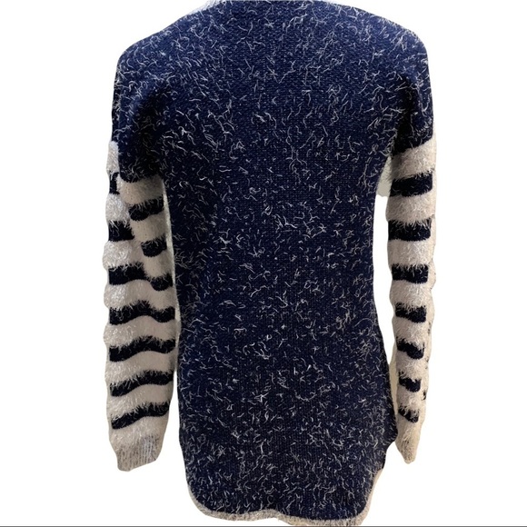 OhMG! Navy & White Soft and Cozy Crew Neck Aztec Print Sweater Sz S - Picture 3 of 10